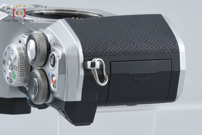 【中古】OLYMPUS オリンパス OM-D E-M5 Mark III シルバー ミラーレス一眼カメラ シャッター回数僅少