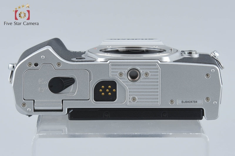 【シャッター15000回】OM-D E-M5 Mark III ボディ シルバー 中古】OLYMPUS オリンパス OM-D E-M5 Mark III シルバー ミラーレス