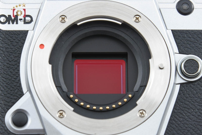中古】OLYMPUS オリンパス OM-D E-M5 Mark III シルバー ミラーレス