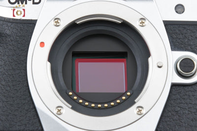 [Used] OLYMPUS OM-D E-M10 Mark III EZ Double Zoom Kit Silver, Low Shutter Count, With Original Box