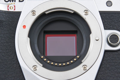 【中古】OLYMPUS オリンパス OM-D E-M10 Mark III EZ ダブルズームキット シルバー シャッター回数僅少 元箱付き