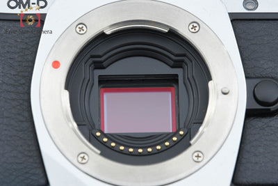 【中古】OLYMPUS オリンパス OM-D E-M5 シルバー ミラーレス一眼カメラ