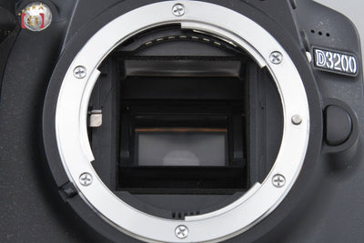 【中古】Nikon ニコン D3200 ブラック + AF-S DX NIKKOR 18-55mm f/3.5-5.6 G II ED + AF-S DX NIKKOR 55-200mm f/4-5.6 G ED VR シャッター回数僅少
