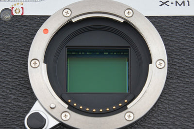 【中古】FUJIFILM 富士フイルム X-M1 シルバー ダブルレンズキット 元箱付き