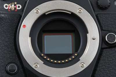 【中古】OLYMPUS オリンパス OM-D E-M5 Mark II ブラック ミラーレス一眼カメラ シャッター回数僅少