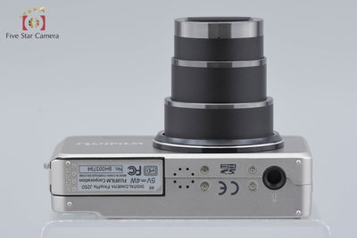 【中古】FUJIFILM 富士フイルム FINEPIX J250 シルバー コンパクトデジタルカメラ