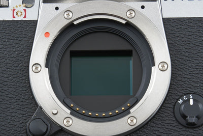 【中古】FUJIFILM 富士フイルム X-T30 ダブルズームレンズキット シルバー 元箱付き