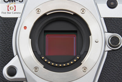 【中古】OM SYSTEM (OLYMPUS) オーエム システム OM-5 Mark II シルバー ミラーレス一眼カメラ シャッター回数僅少