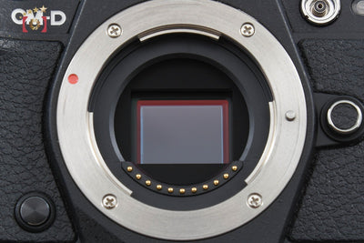 【中古】OLYMPUS オリンパス OM-D E-M5 Mark II ブラック ミラーレス一眼カメラ シャッター回数僅少