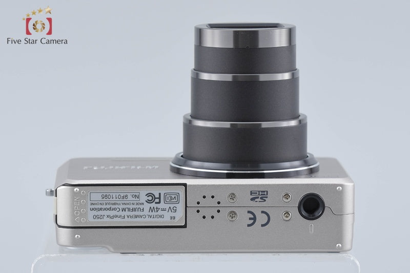 中古】FUJIFILM 富士フイルム FINEPIX J250 シルバー コンパクト