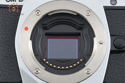 【中古】OLYMPUS オリンパス OM-D E-M5 シルバー ミラーレス一眼カメラ シャッター回数僅少