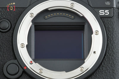 【中古】Panasonic パナソニック LUMIX DC-S5K 標準ズームレンズキット シャッター回数僅少 元箱付き