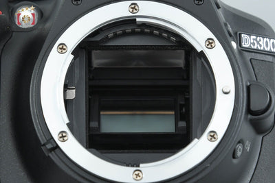 【中古】Nikon ニコン D5300 ブラック + AF-S DX NIKKOR 18-55mm f/3.5-5.6 G VR シャッター回数僅少