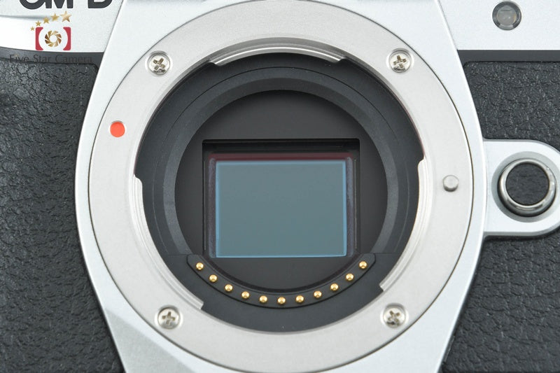 中古】OLYMPUS オリンパス OM-D E-M10 Mark III EZ ダブルズームキット
