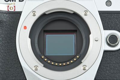 【中古】OLYMPUS オリンパス OM-D E-M10 Mark III EZ ダブルズームキット シルバー 元箱付き