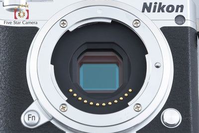 【中古】Nikon ニコン 1 J5 シルバー 標準パワーズームキット シャッター回数僅少 元箱付き