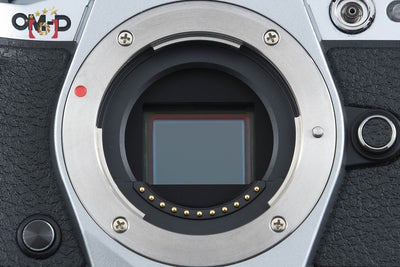 【中古】OLYMPUS オリンパス OM-D E-M5 Mark II シルバー ミラーレス一眼カメラ