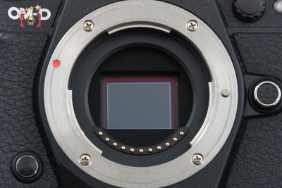 【中古】OLYMPUS オリンパス OM-D E-M5 Mark II ブラック 14-150mm II レンズキット 元箱付き
