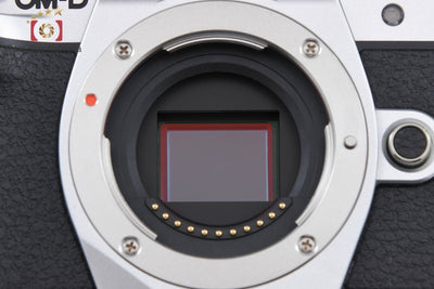 【中古】OLYMPUS オリンパス OM-D E-M10 Mark III EZ ダブルズームキット シルバー シャッター回数僅少 元箱付き