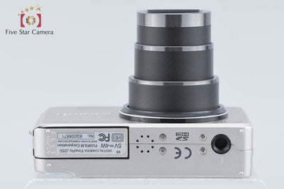 【中古】FUJIFILM 富士フイルム FINEPIX J250 シルバー コンパクトデジタルカメラ