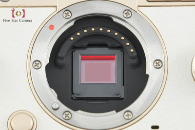 【中古】PENTAX ペンタックス Q-S1 ゴールド x クリーム ズームレンズキット シャッター回数僅少