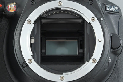 【中古】Nikon ニコン D5600 ダブルズームキット