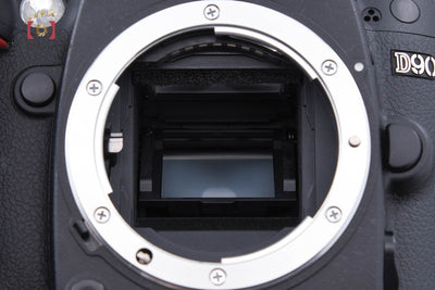 【中古】Nikon ニコン D90 + MB-D80 マルチパワーバッテリーパック シャッター回数僅少