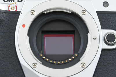【中古】OLYMPUS オリンパス OM-D E-M10 Mark III EZ ダブルズームキット シルバー シャッター回数僅少