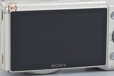 Used: SONY α NEX-5 Gold + E 18-55mm f/3.5-5.6 OSS SEL1855 Silver